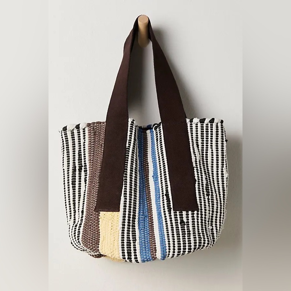 NWT Free People Driftwood Rug Tote Bag ~Banana Split~ - Picture 3 of 5